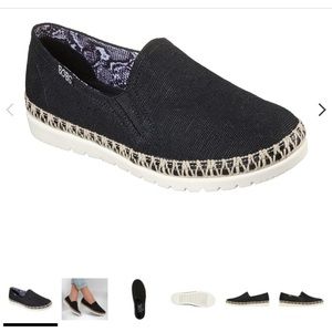 BOBS SKETCHERS NWT SIZE 7.5